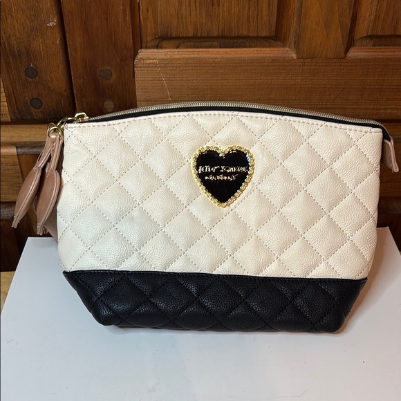 Betsey Johnson Cream and Black Quilted Cosmetic Bag Triple Heart Tags - Picture 1 of 7